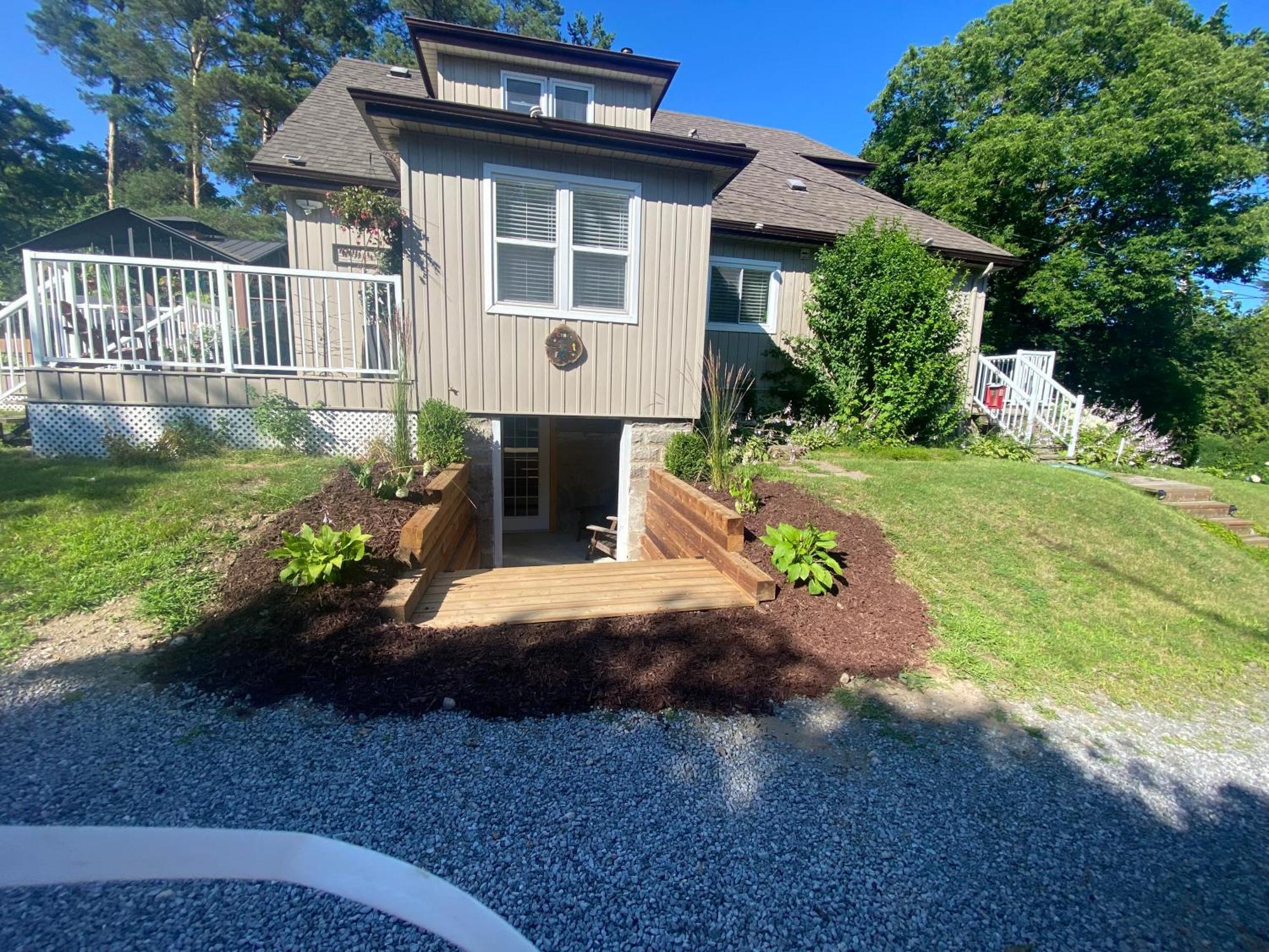 Cobourg Country Home - 10 Minutes From Cobourg Beach! Exterior photo